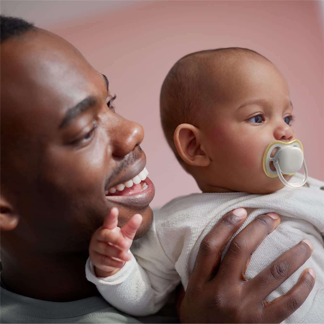 Philips Avent Smoczek Ultra Air, 2 szt. — smoczek bez bisfenolu A dla dzieci w wieku 0–6 miesięcy (model SCF085/15)