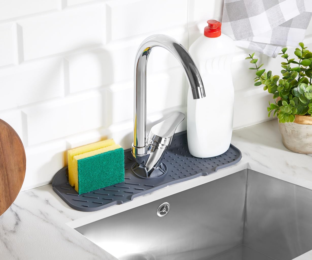 YunHan Wasserhahn-Saugmatte, zusammenklappbarer Wasserhahn-Spritzschutz aus Silikon, Spülbecken-Tropfmatte, Wasserauffangmatte, Spülbeckenmatte, Trockenmatte, Spülbecken-Zubehör für Küche und Bad (Grau)