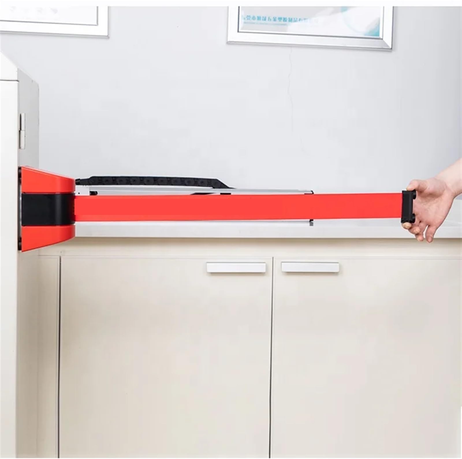 Cinta Balizamiento Montado En Pared Barrera de tráfico retráctil nailon con imán for control multitudes, plástico rojo, 5 m, for montaje en pared para Aeropuertos