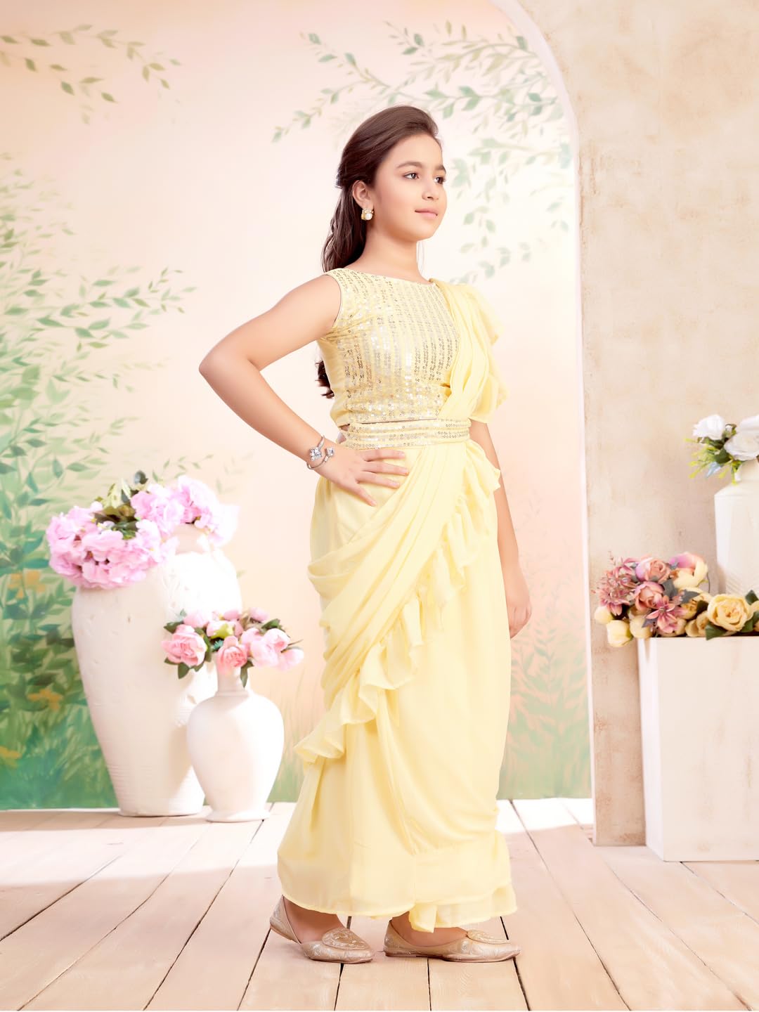 Aarika morska zieleń cekinowa haftowana żorżeta Lehenga Sari z przyszytą dupattą