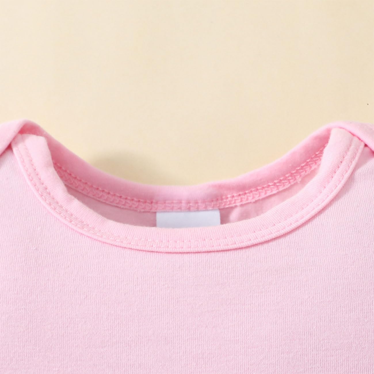 Set di Vestiti per Bambina Piccola Composto da Tutina + Abito con Bretelle Ricamate con Orsacchiotto + Cerchietto con Fiocco, Tutina con Maniche ad Aletta e Scollo Rotondo per 0-18 Mesi, Rosa