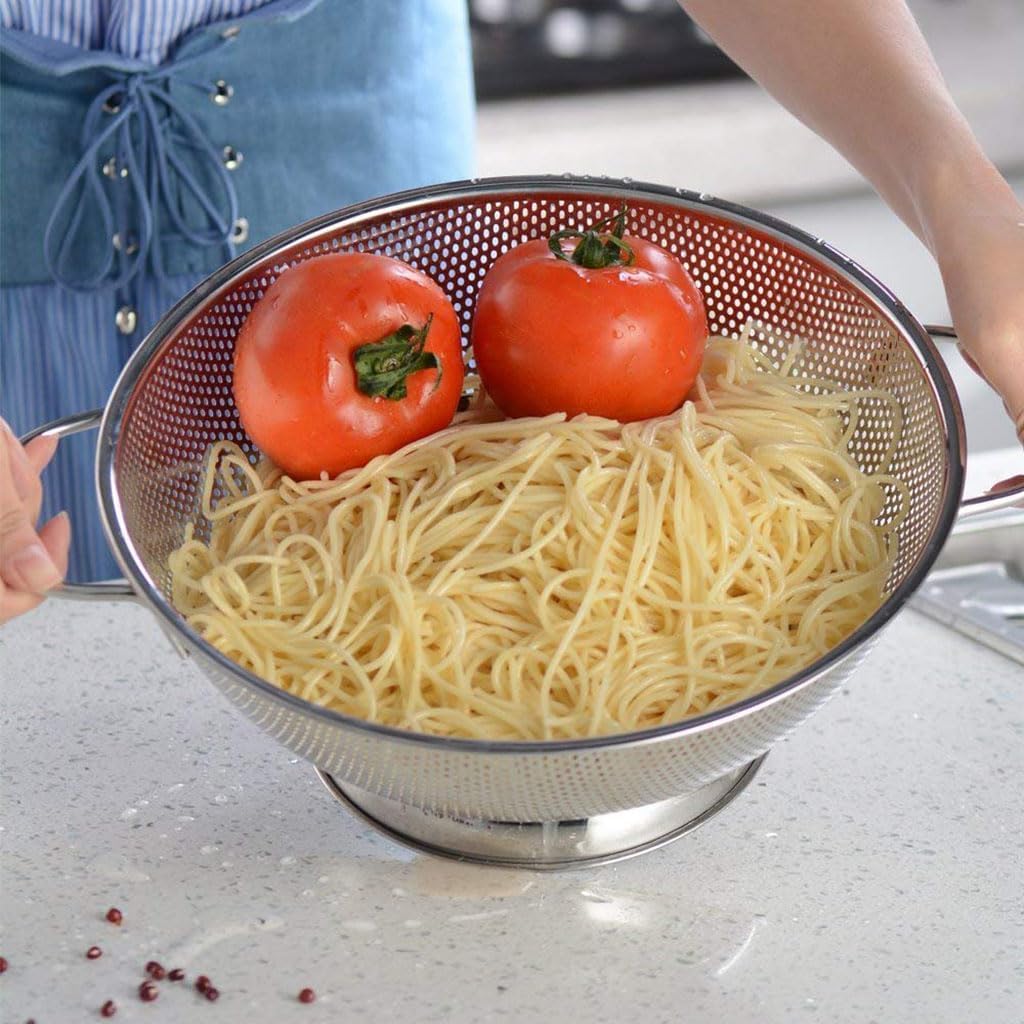 Stainless Steel Rice Washing Bowl, Microporous Large Capacity Mixing Bowl for Washing Vegetables Versatile for Fruits Food Strainers for Kitchen(Size:31CM,Color:Silver)