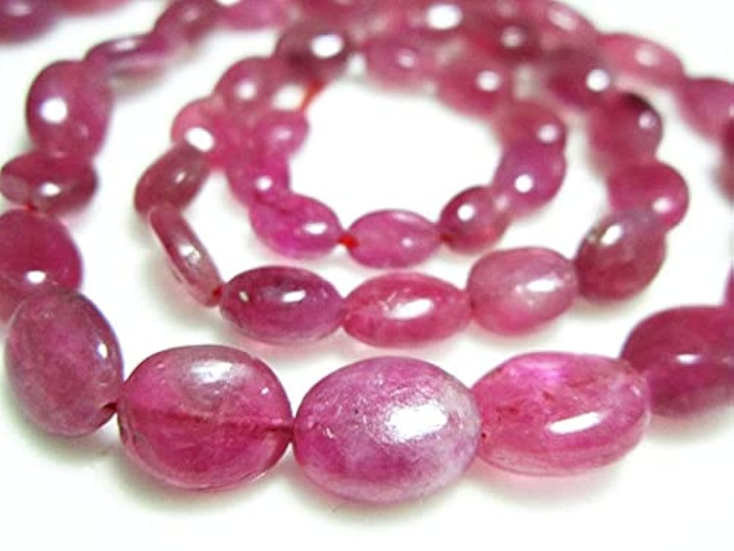 Tourmaline rose en pépites lisses pour éliminer les imperfections de vos perles de création