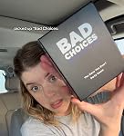 BAD CHOICES Jeu de société - Le jeu Avez-vous déjà ? - Jeu de cartes hilarant pour adultes pour les fêtes de type Secret Santa, petits cadeaux de Noël et soirées jeux de société entre amis