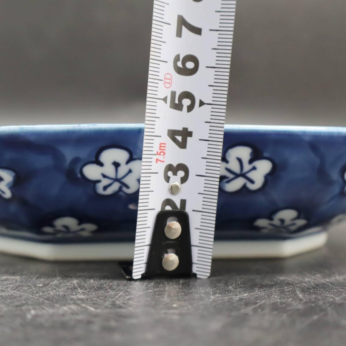 染付梅地紋 方皿｜有田焼 源右衛門 源右衛門窯造 大皿 18cm｜箱