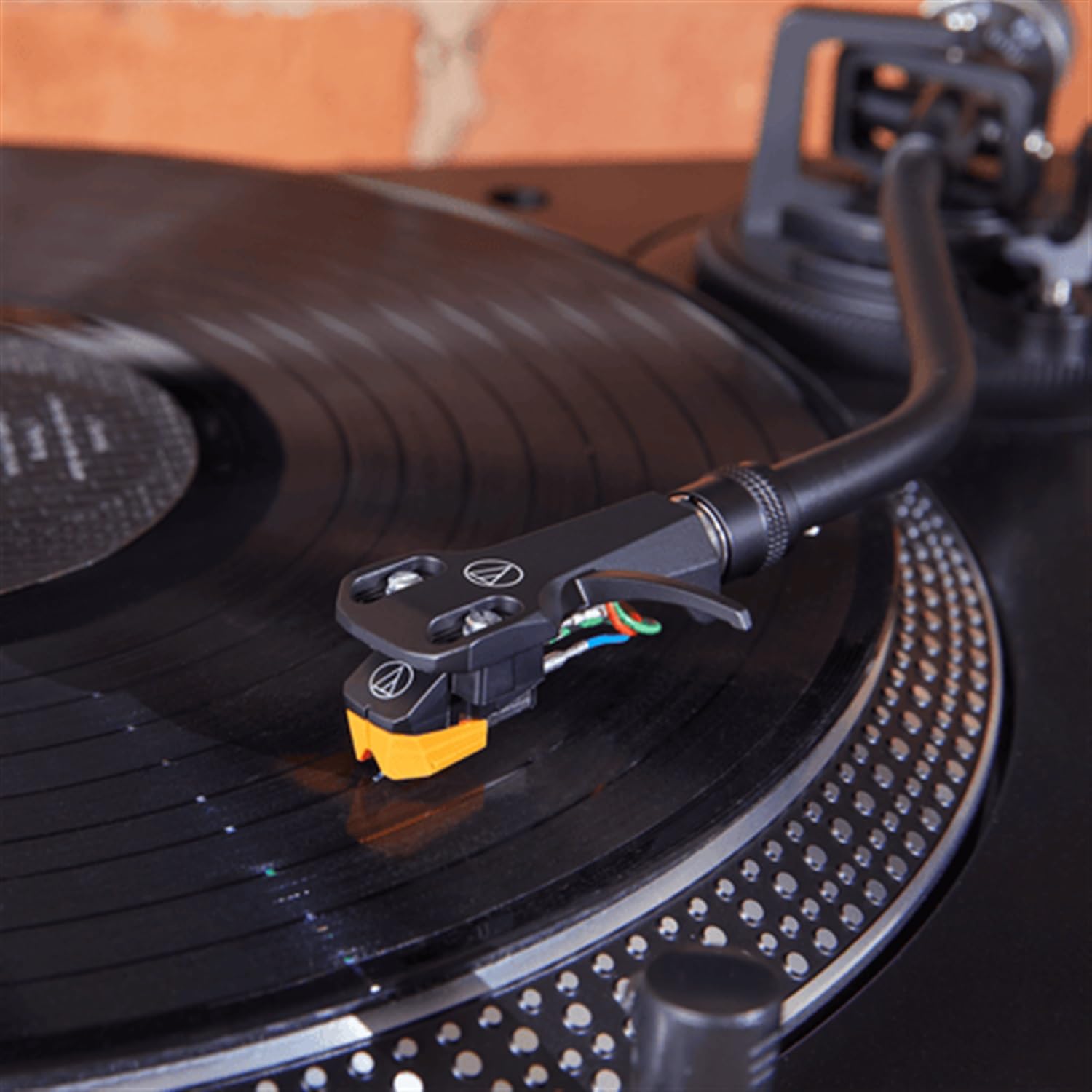 Audio-Technica AT-VM95EN/H Moving Magnet Cartuccia sulla AT-HS6 Headshell