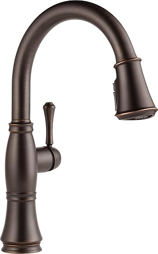 Delta Faucet Cassidy 9197-RB-DST - Grifo de cocina de bronce aceitado con pulverizador desplegable