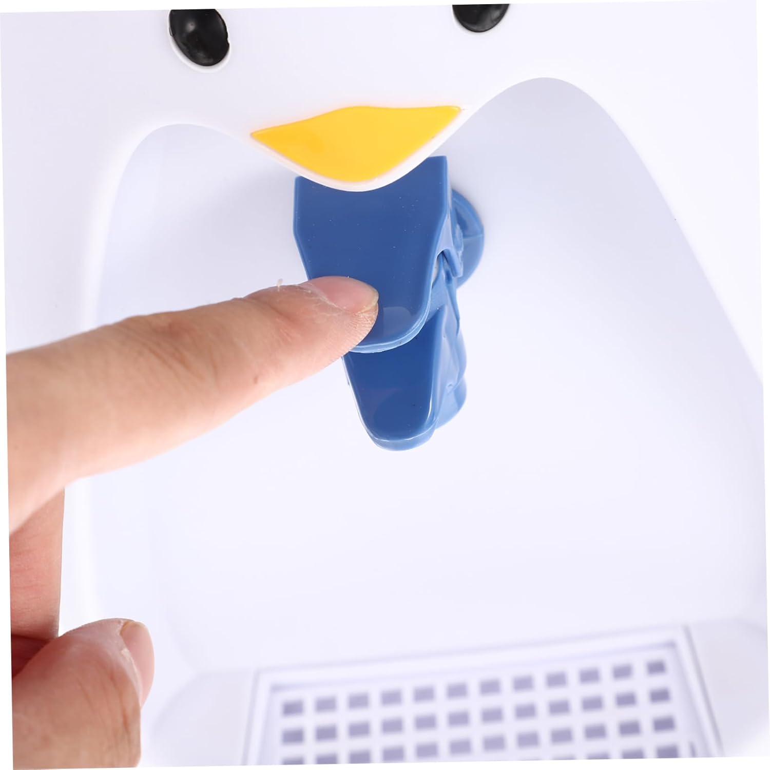 Mini Penguin Water Dispenser Non Heating Cute Portable Water Fountain Drink Machine for Bedroom Use Easy to Clean and Reusable Random Color