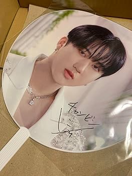 Amazon.co.jp: straykids スキズ チャンビン ビニ サイン入りうちわ