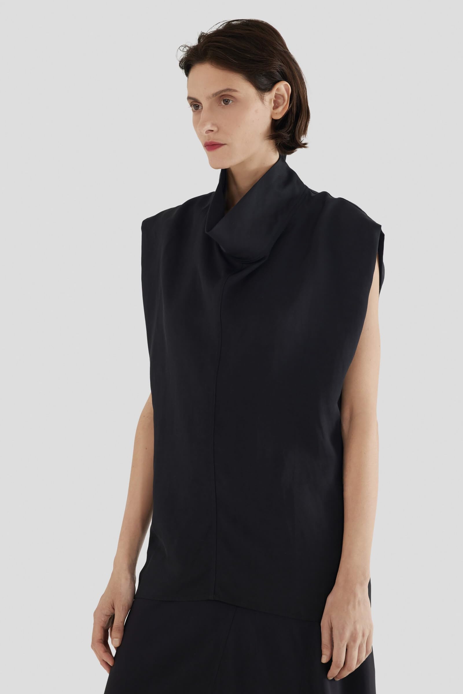 Corydon Linen Blend Funnel-Neck Top Black