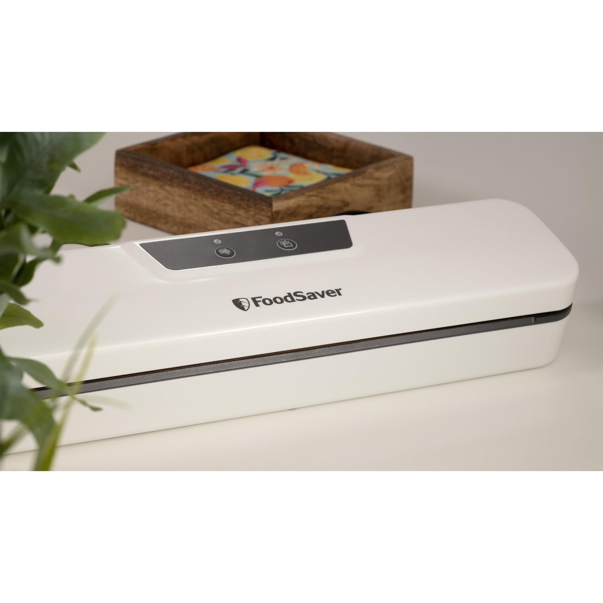FoodSaver Everyday - Macchina sottovuoto per alimenti, mantiene la freschezza del cibo | Dispositivo per sottovuoto con design compatto | Con 5 sacchetti per sottovuoto (0,94L & 3,78L) | VS0290X