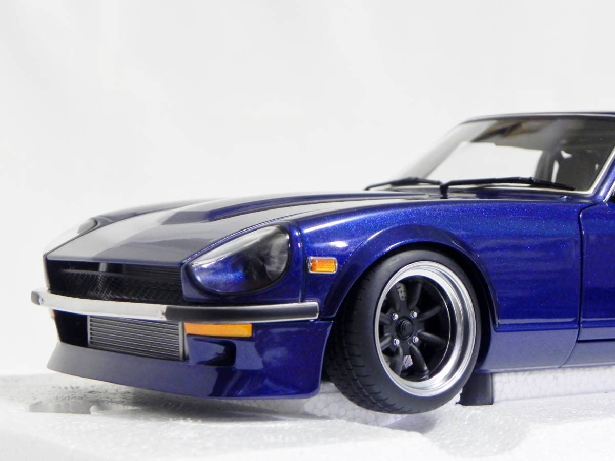 Amazon.co.jp: オートアート 1/18 湾岸ミッドナイト 悪魔のZ 日産 