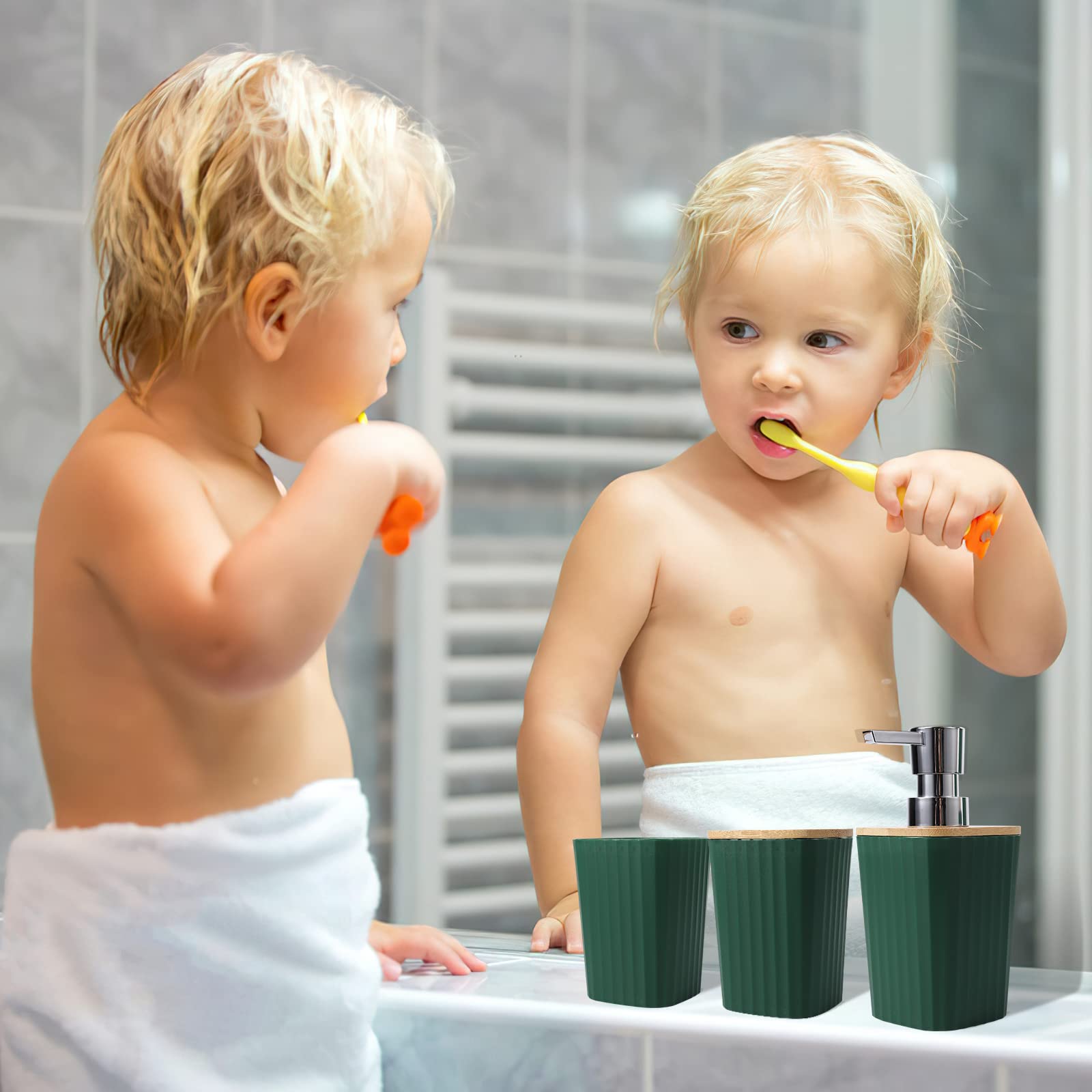 XLHOMO Set di accessori da bagno verde scuro, 9 pezzi verde con cestino, vassoio, dispenser di sapone, portaspazzolino, portaspazzolino, portasapone, scopino per WC e porta Q-tip