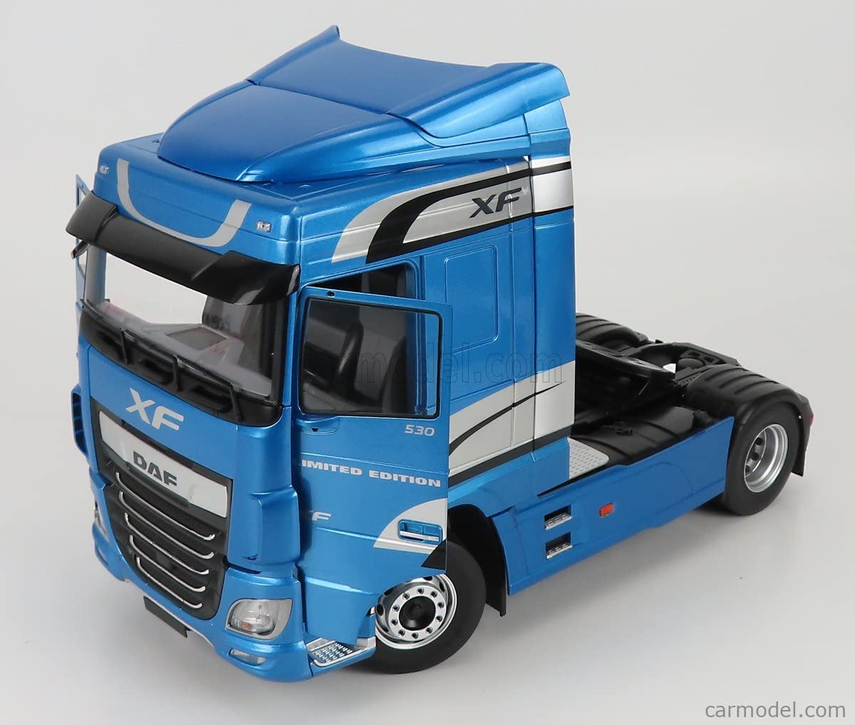 Amazon | Ixo Premium ClassiXXs 1/18 DAF XF Space Cab 2018 ブルー