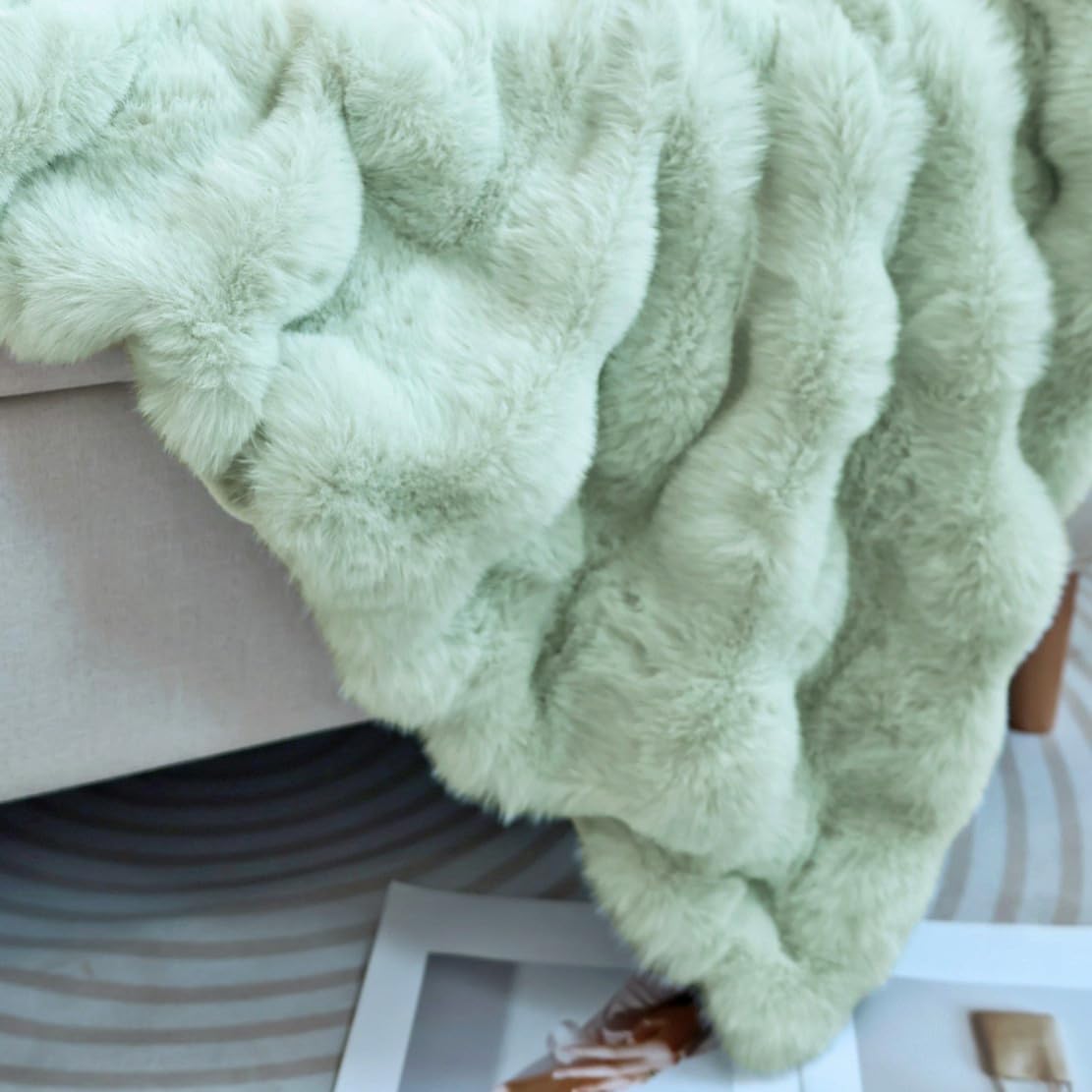 Luxury Faux Fur Throw Blanket, Plush Textured Design Bubble Blanket, Soft Cosy Cover for Sofa and Bed,Gift for Women Girls Kids and Children (Mint Green, Twin (63" x 79"))