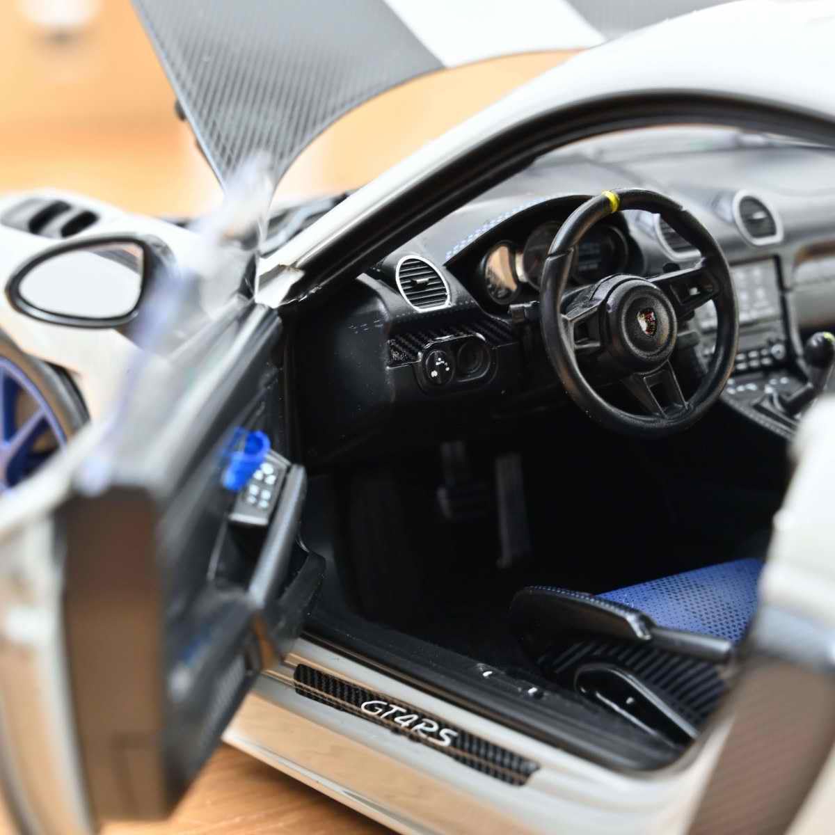 NOREV Porsche Cayman GT4 RS Pack Weissach 2023 Craie Voiture De Collection Miniature NOREV 1/18 Métal