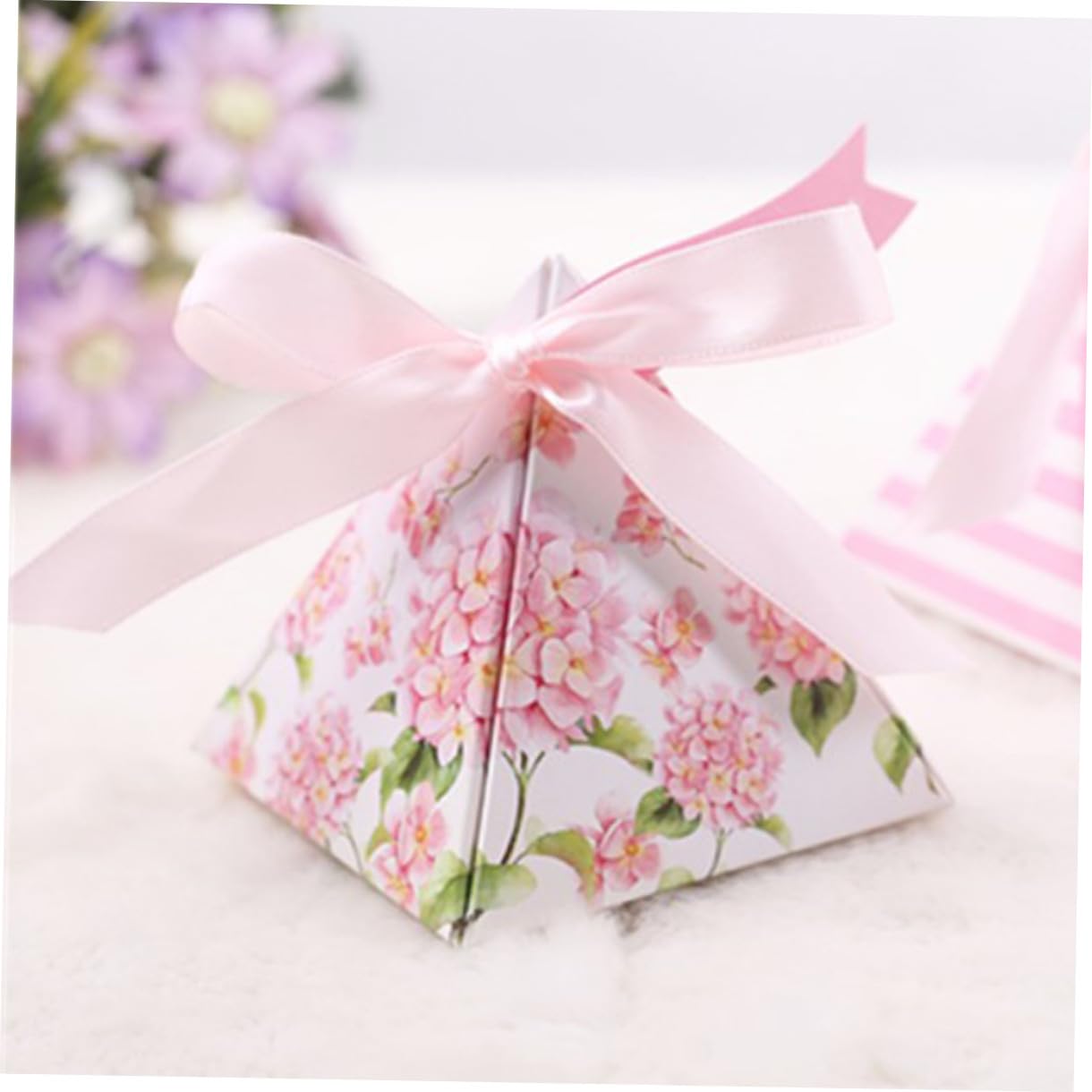 iplusmile Set da 25 Scatoline Portaconfetti a Forma di Piramide in Carta Leggera Stampa su Entrambi i Lati, per Matrimoni e Anniversari, Confezioni Regalo Uniche