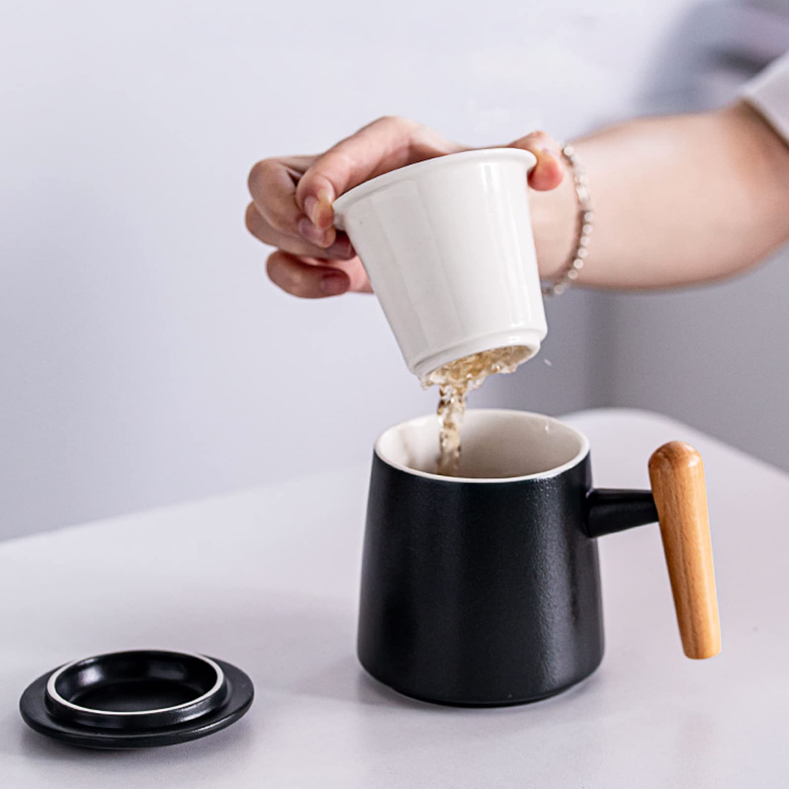 Orientalny ceramiczny zestaw do herbaty Zestaw do herbaty Ceramiczny kubek do herbaty z uchwytem z litego drewna, Porcelanowa filiżanka do herbaty z pokrywką i zaparzaczem, Kubek z zaparzaczem, Cerami