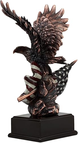 Miniatura 2 de Gifts & Decor Ebros Wings of Glory - Figura patriótica de águila calva que se aferra a la bandera estadounidense, estatua de bronce galvanizada de