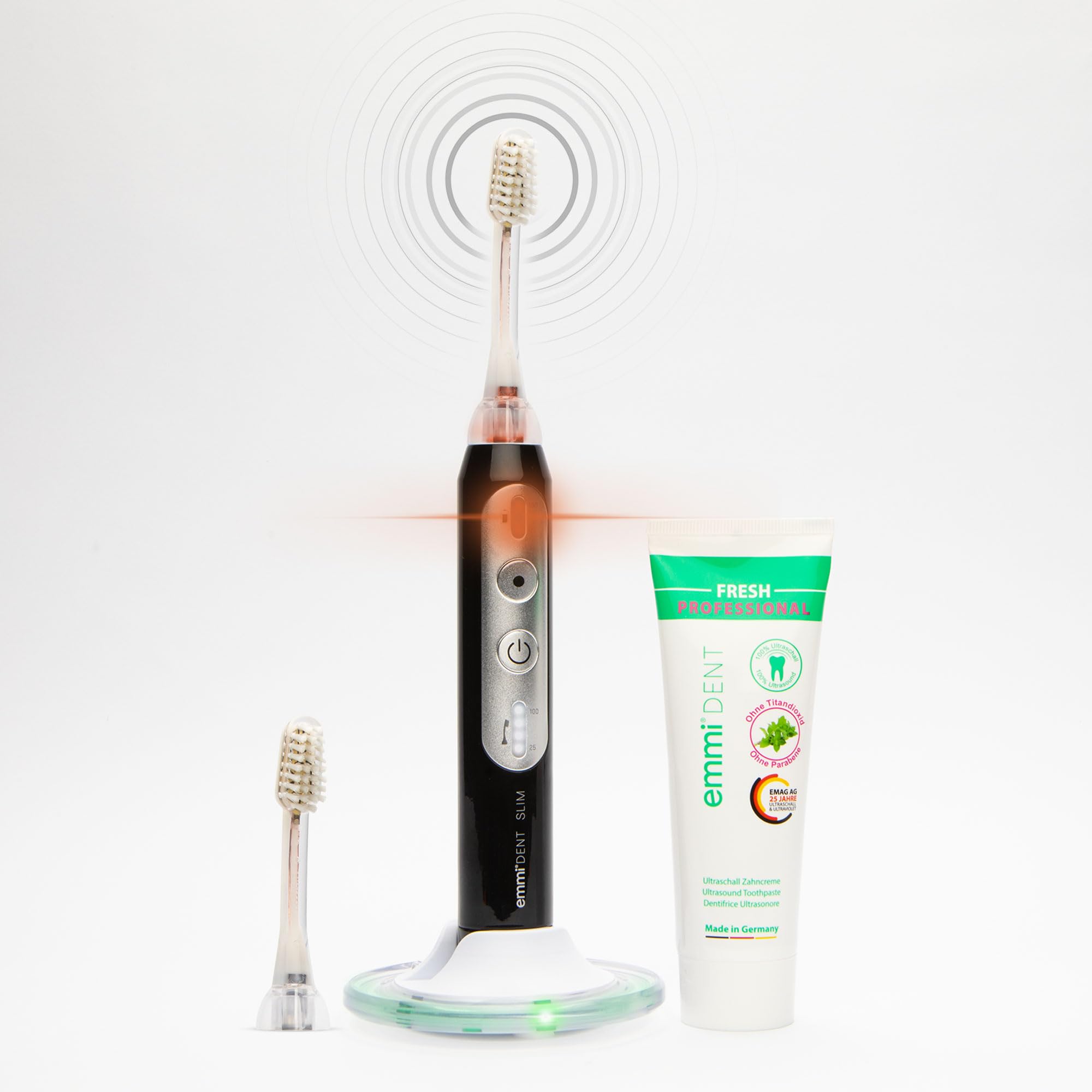 emmi-dent Cepillo de dientes ultrasónico fino, color blanco, hasta 96 millones de vibraciones/min, 3 modos de limpieza, batería de hasta 15 días, incluye estación de carga Qi (USB-C), 2 cabezales y