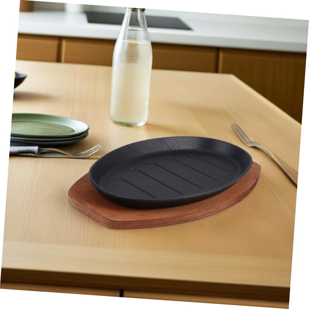 Cast Iron Skillet Set Sizzling Steak Grill Pan with Wooden Base Striped Platter for Authentic Grill Marks Efficient Heat Retention for Home Bbq And Parties