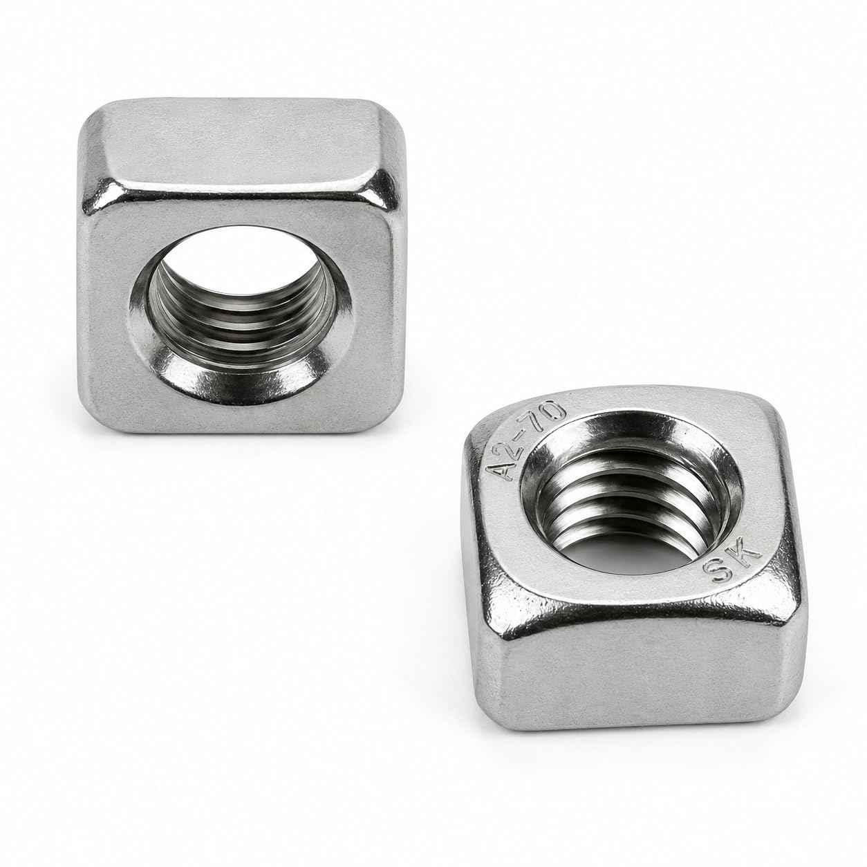 Dado quadrato DIN 557 – Acciaio inox A2 (V2A) | Dado a sezione quadrata ad alta stabilità | Equivalente UNI 5597 | Fissaggio robusto e antirotazione | 25 pezzi – varie misure (M8)