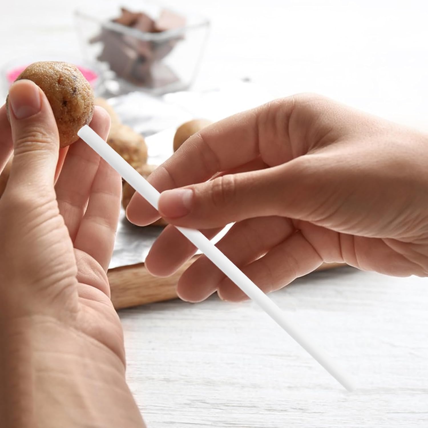 LOGOFUN 600pcs White Paper Lollipop Sticks 4 Inch Cake Pop Rods for Candy Chocolate Cookies Baking Decorations