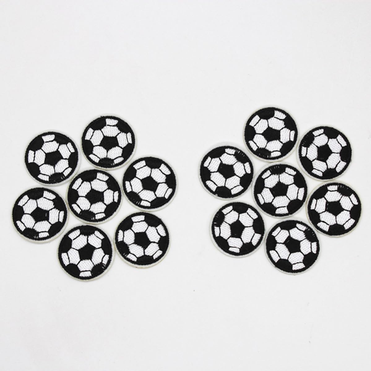 10 Parches Bordados de Fútbol en Tejido para Decorar Ropa y Cubrir Agujeros, Ideales para Manualidades y Proyectos de Arte en Bolsas y Zapatos