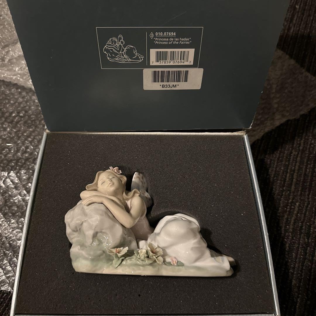Amazon.co.jp: 箱付き LLADRO リヤドロ 7694 蝶 妖精 花