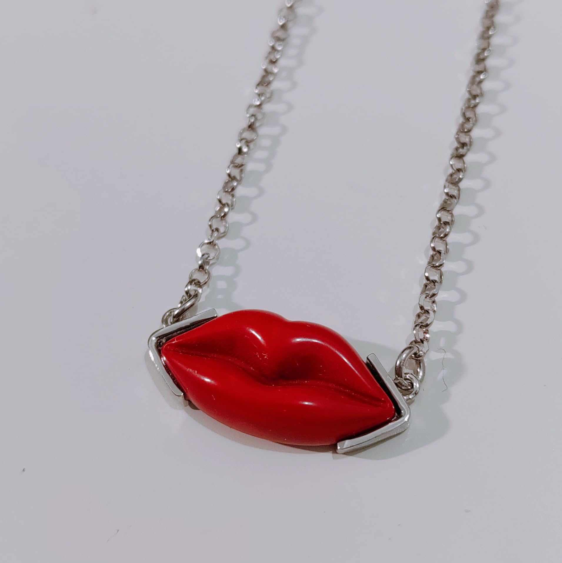 Collana labbra Bocca lolita pasta di corallo rosso naturale del Mediterraneo montatura in argento 925 rodiato con catenina regolabile gioiello artigianale