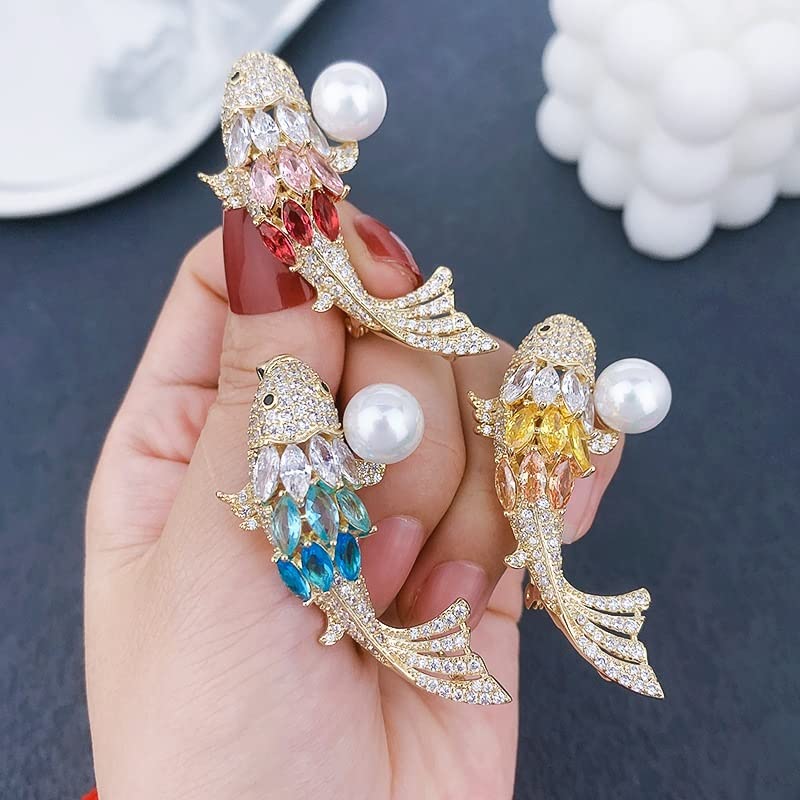 Broche poisson pour pull en maille idéale lors d'un rendez-vous professionnel - 5