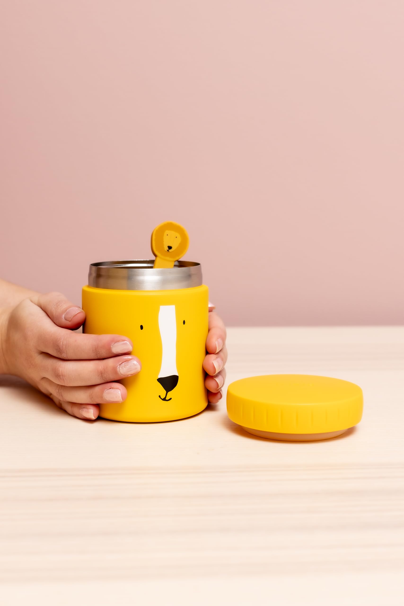 Trixie Bunte Silikon-Löffel mit Gesicht für Kinder, 2er-Set, Edelstahl-Kern, Spülmaschinenfest, für Babys ab 4 Monaten, 14x3x2 cm, Essen und Motorik lernen (Mr. Lion)