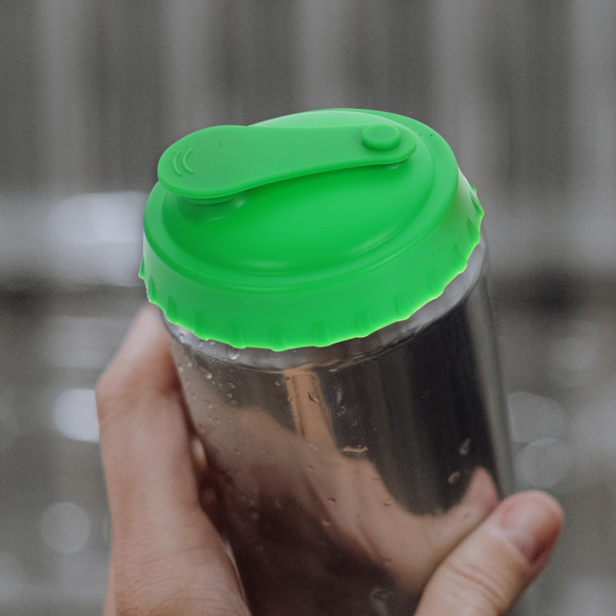 Silicone can Covers Leakproof Soda can Lids for Standard Beer Soft Drinks and Seltzer Cans Reusable Seal Tops for Refrigerator Storage Picnics Parties Camping 4 pack