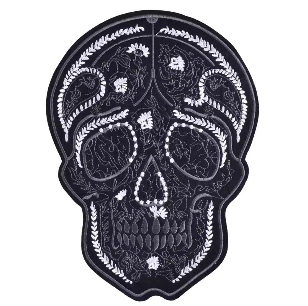 Patch de crâne brodé Grande Skull thermocollant au dos de votre gilet de moto vintage