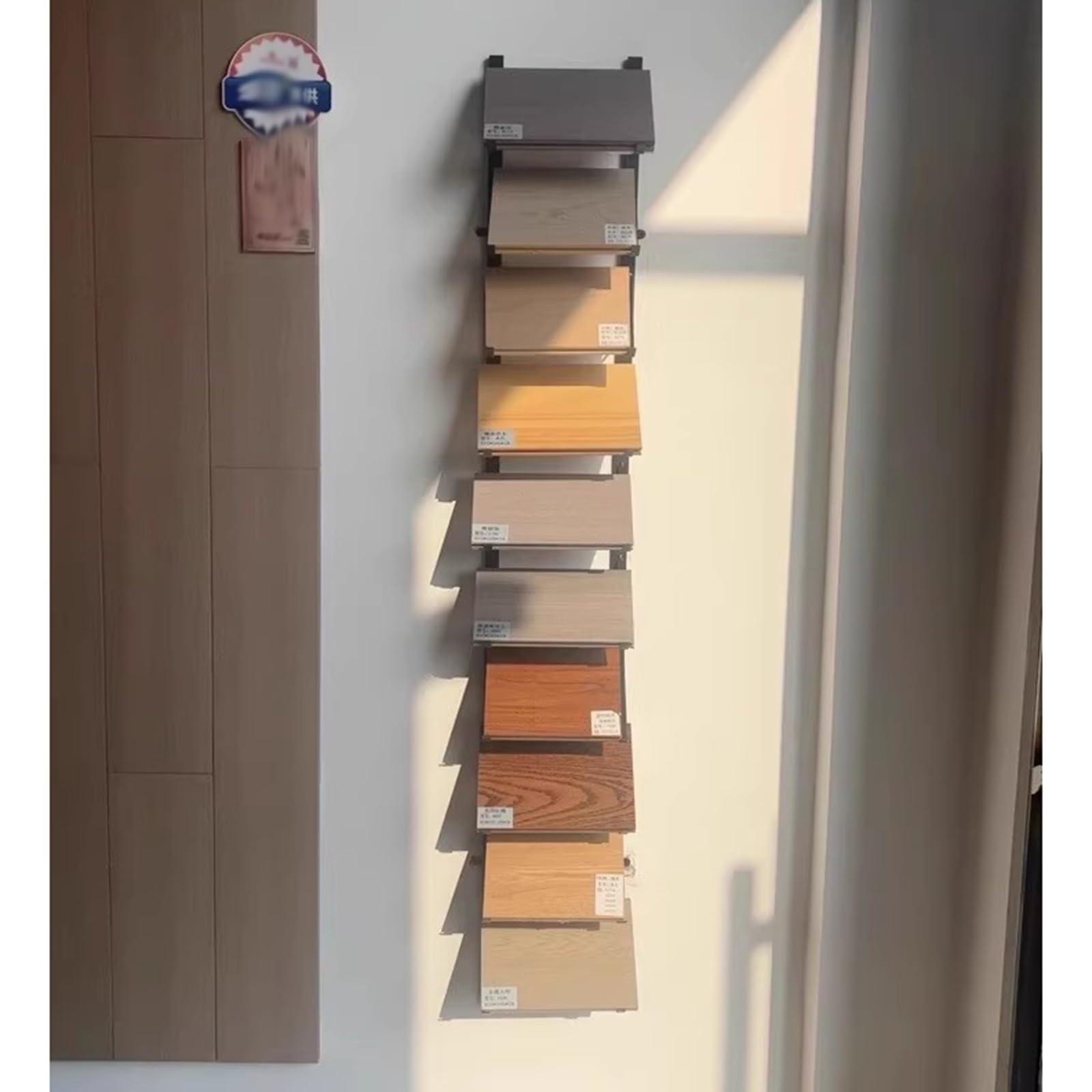Présentoir mural gain de place à 10 supports pour ranger vos boards