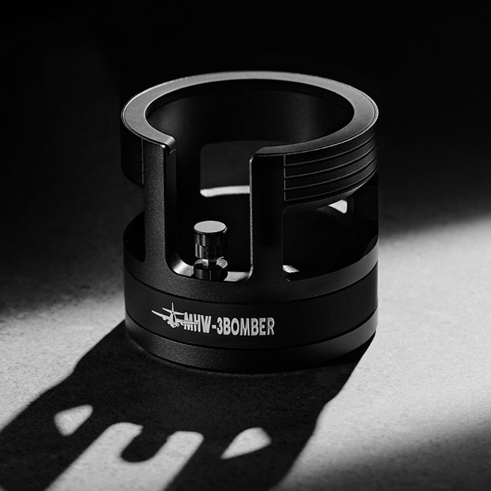MHW 3BOMBER Stacja ubijania espresso 58 mm, uchwyt na kolbę do kawy o regulowanej wysokości od 18 do 30 mm, akcesoria do kawy z antypoślizgową matą silikonową do kolby do