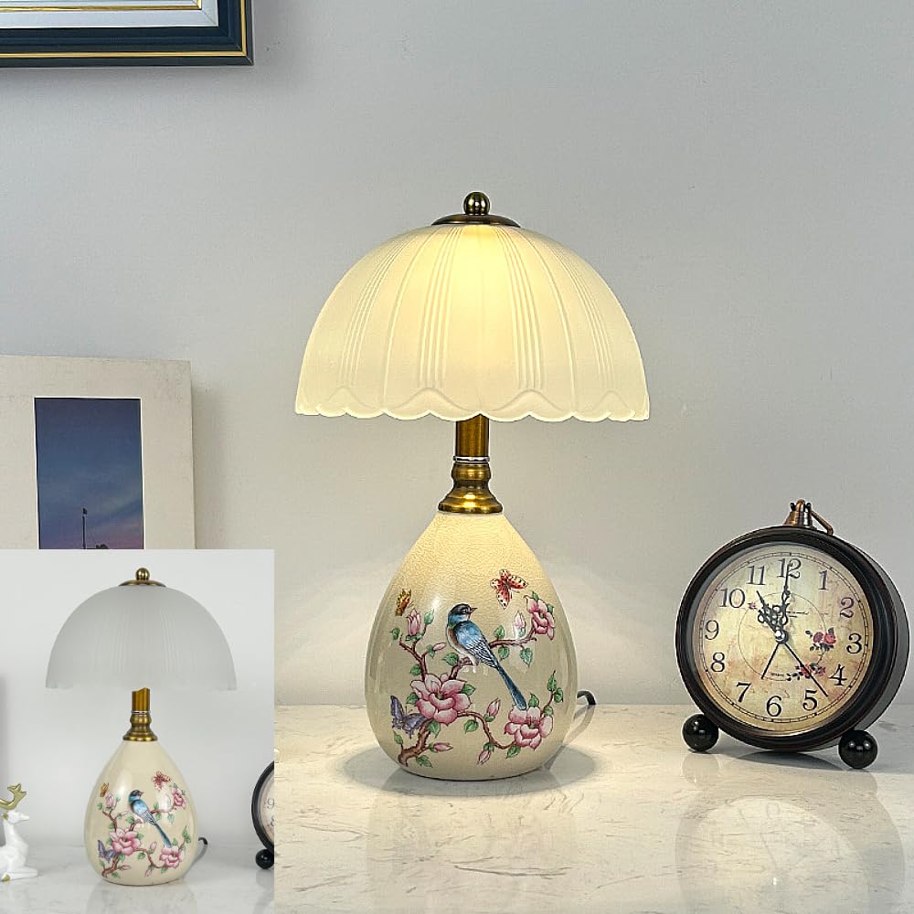 XINYASEE Vintage bemalte Keramik-Tischlampe mit Vogel- und Blumenmuster, Retro-Nachttischlampe mit mattiertem Glasschirm für Schlafzimmer, Wohnzimmer, Büro (erhältlich in Beige, Grün, Rosa) (Beige)
