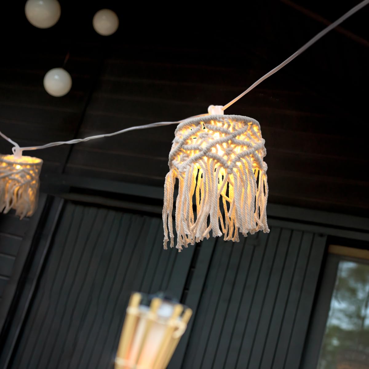 newgarden - MYKONOS GARLAND Dekorative LED-Lichterkette mit Solar-Aufladung und wiederaufladbarem Akku aus Makramee-Saiten