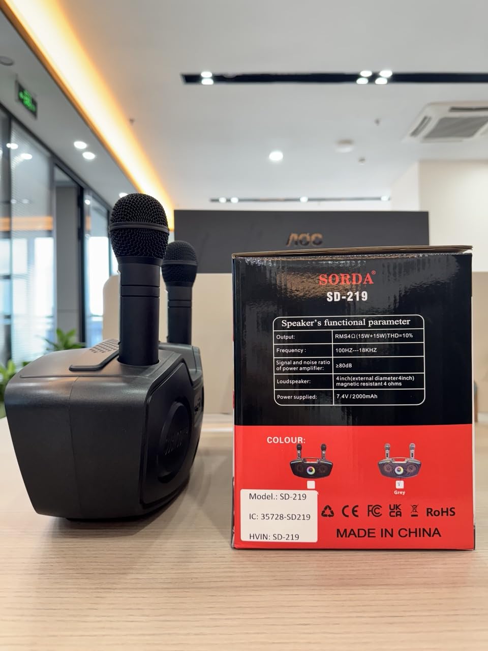 Bluetooth-Karaoke-Maschine für Erwachsene und Kinder, Tragbarer 80-W-Lautsprecher mit 2 Kabellosen Mikrofonen, Echo-Regler, Unterstützt USB/AUX/TF-Karte, Geschenkidee für Drinnen und Draußen