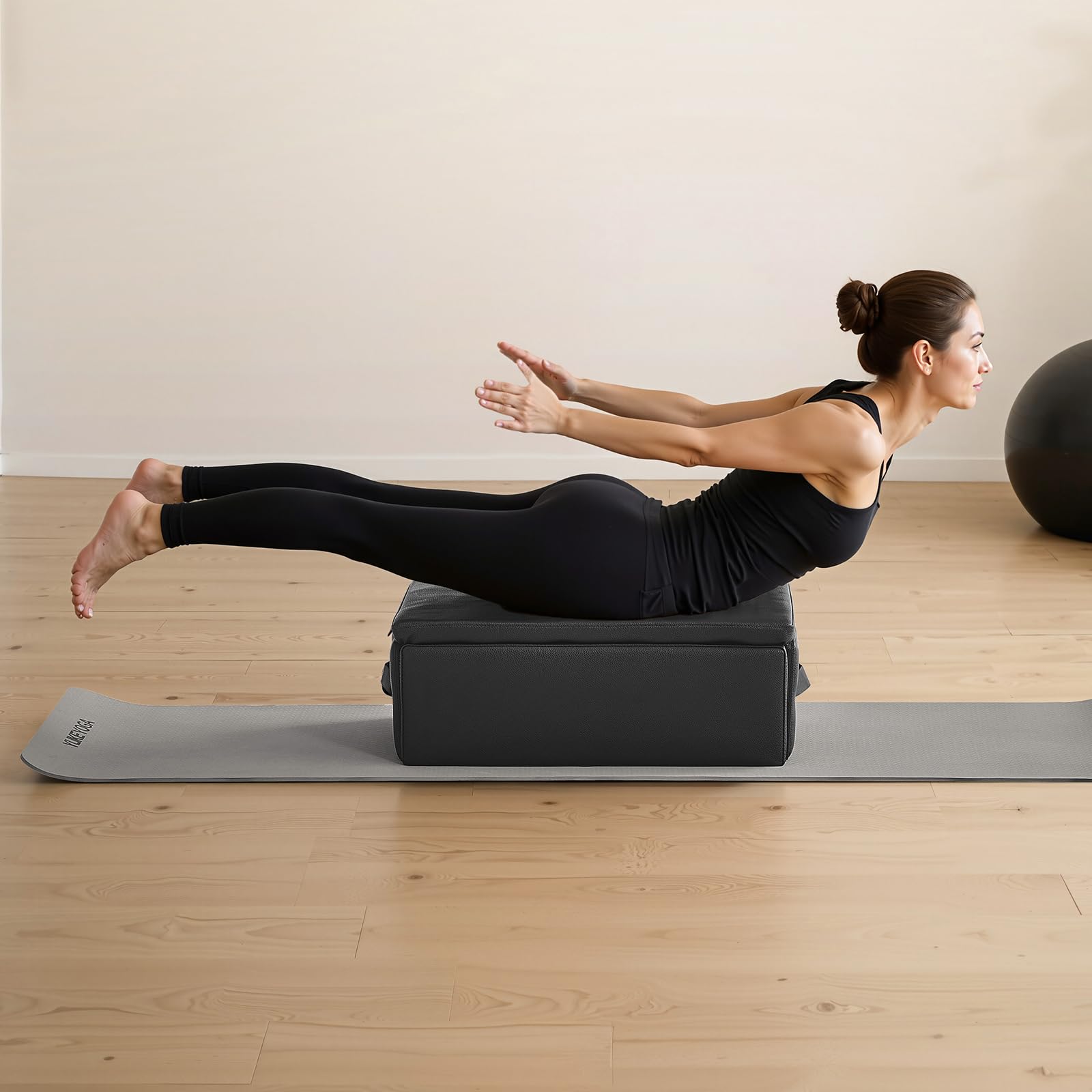VEVOR Boîte de Reformer Pilates 62,5x43,5x24 cm, Boîte d’Assise pour Reformer en PU et Bois, Accessoire d'Équipement Pilates pour Améliorer la Force, l'Équilibre et l'Amplitude des Mouvements, Gym