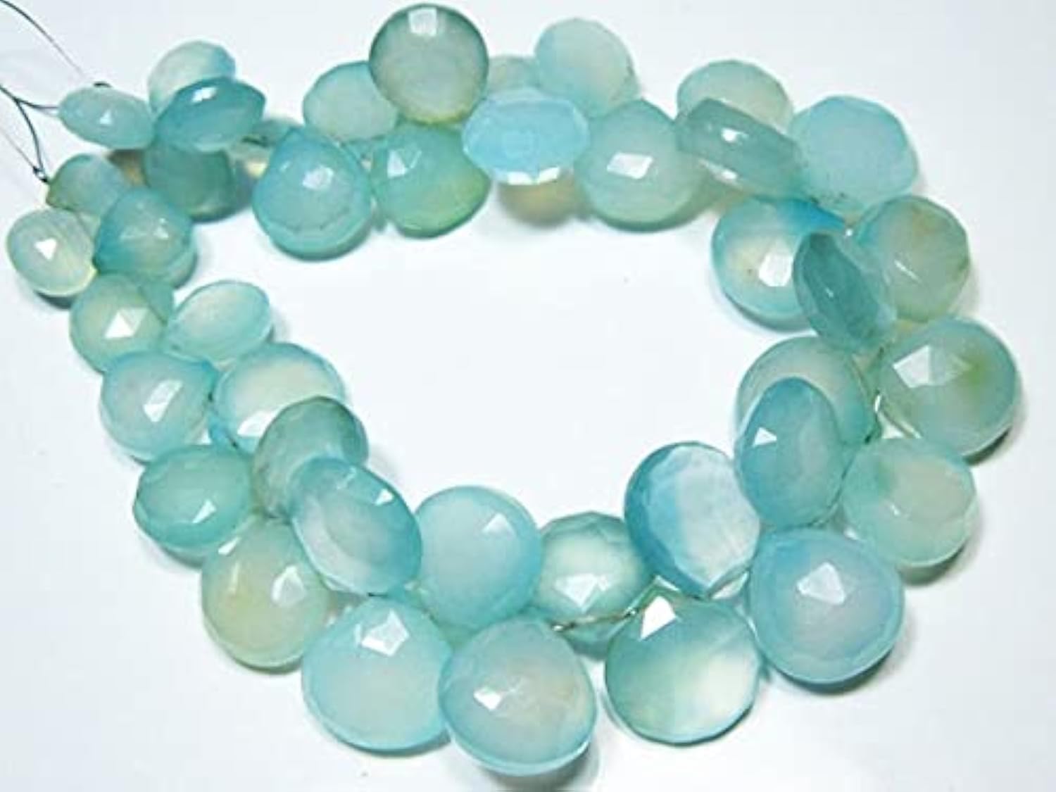 Chalcédoine aqua en fil de briolettes coeurs pour joaillerie
