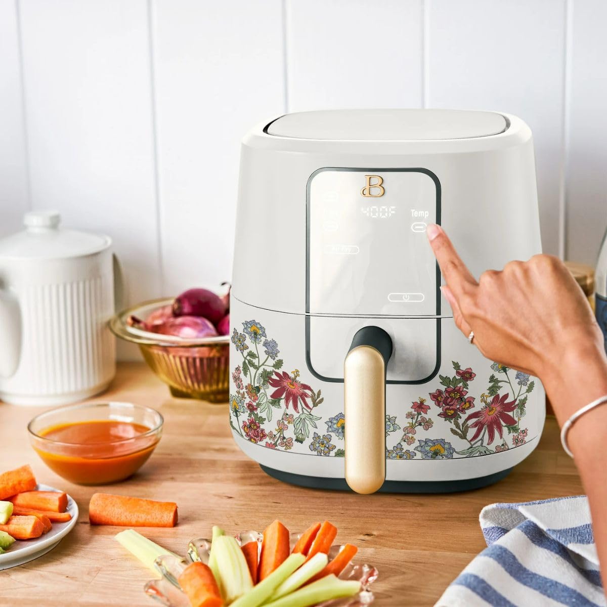 B. 3-Quart Digital Air Fryer, TurboCrisp Technology, 4 Presets, 170°F-400°F, Non-Stick, Dishwasher Safe, 1200 Watt. (WILDFLOWER WHITE)