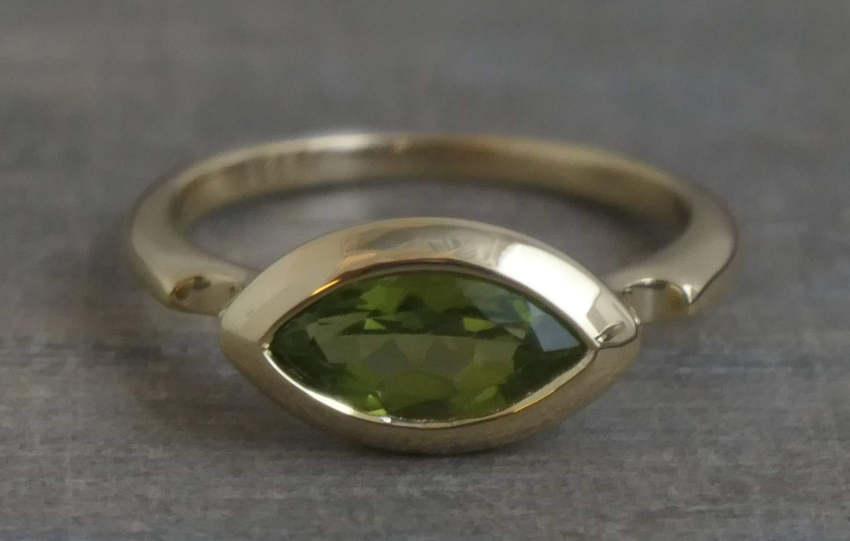Anello Marquise Peridot in argento sterling placcato oro