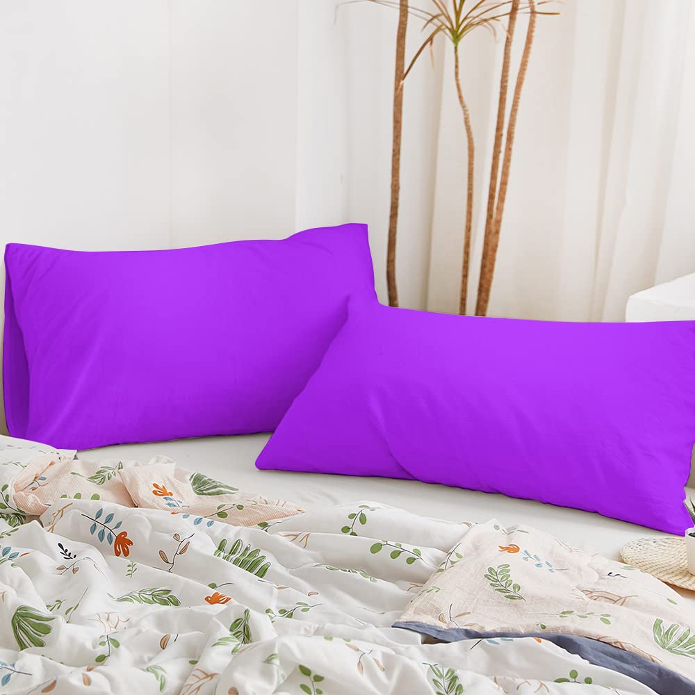 BEDSUM Juego de 2 fundas de almohada de microfibra tamaño Queen, suaves, resistentes a las arrugas y de fácil cuidado con cierre de sobre, 20 x 36 pulgadas, color morado