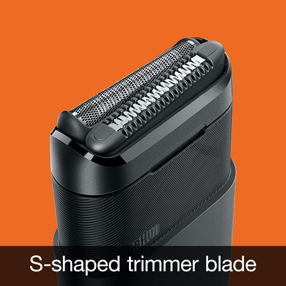 Close-up view of the S-shaped trimmer blade and foil of the BRAUN M1012 Pocket Shaver, highlighting its cutting elements.