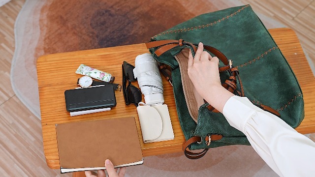 Bolso Hobo Vintage de PU con Detalles de Remaches miniatura 7