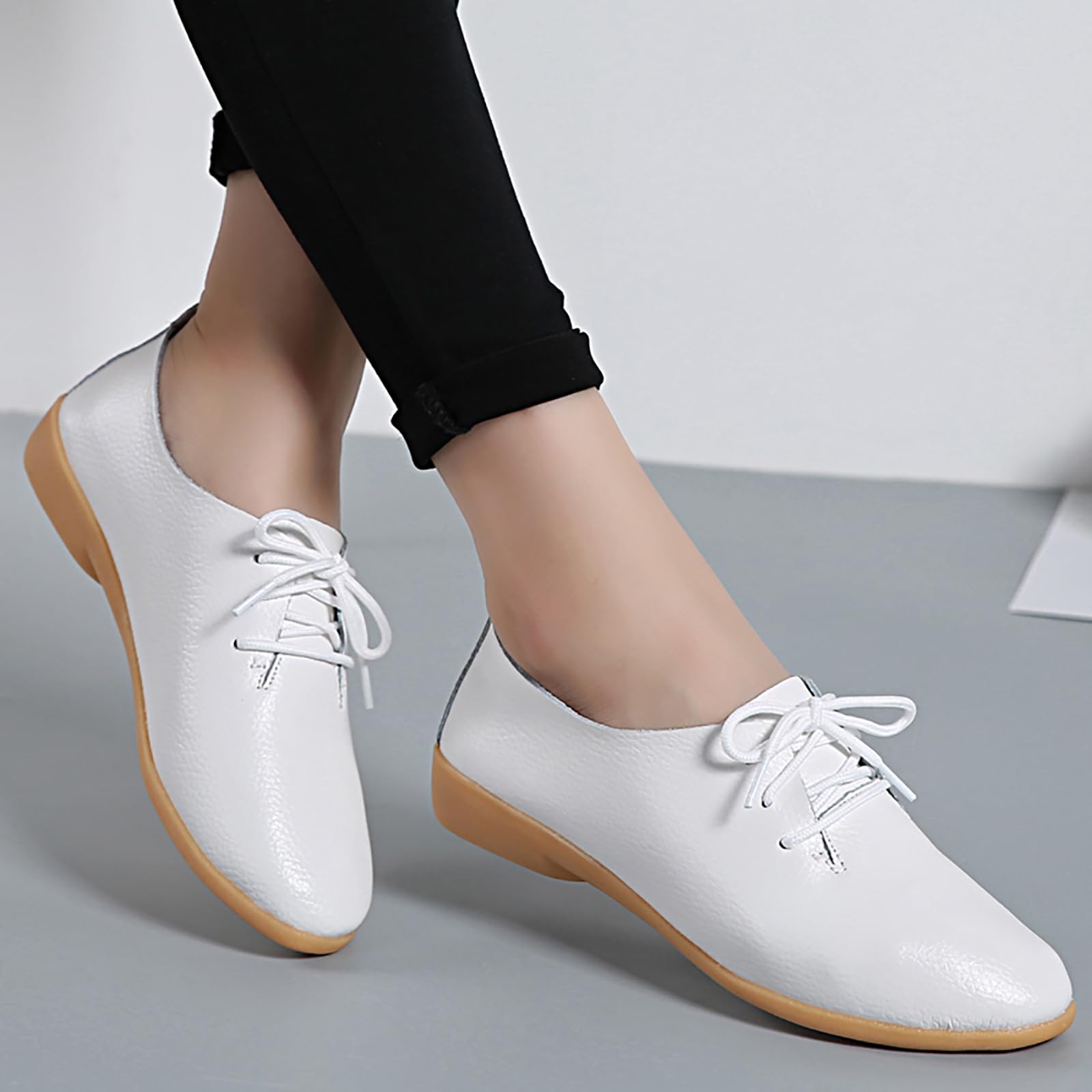 Sunporx Chaussures à Lacets en Cuir pour Femmes Mocassins à Bout Pointu Semelle Souple Oxfords légers et Confortables Plates de Travail Formelles Mocassins de Conduite
