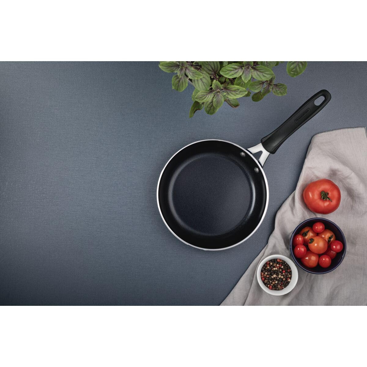 Tramontina Induction Ceramic Non-Stick Frying Pan 20 cm (0.9l), Blue - Image 4