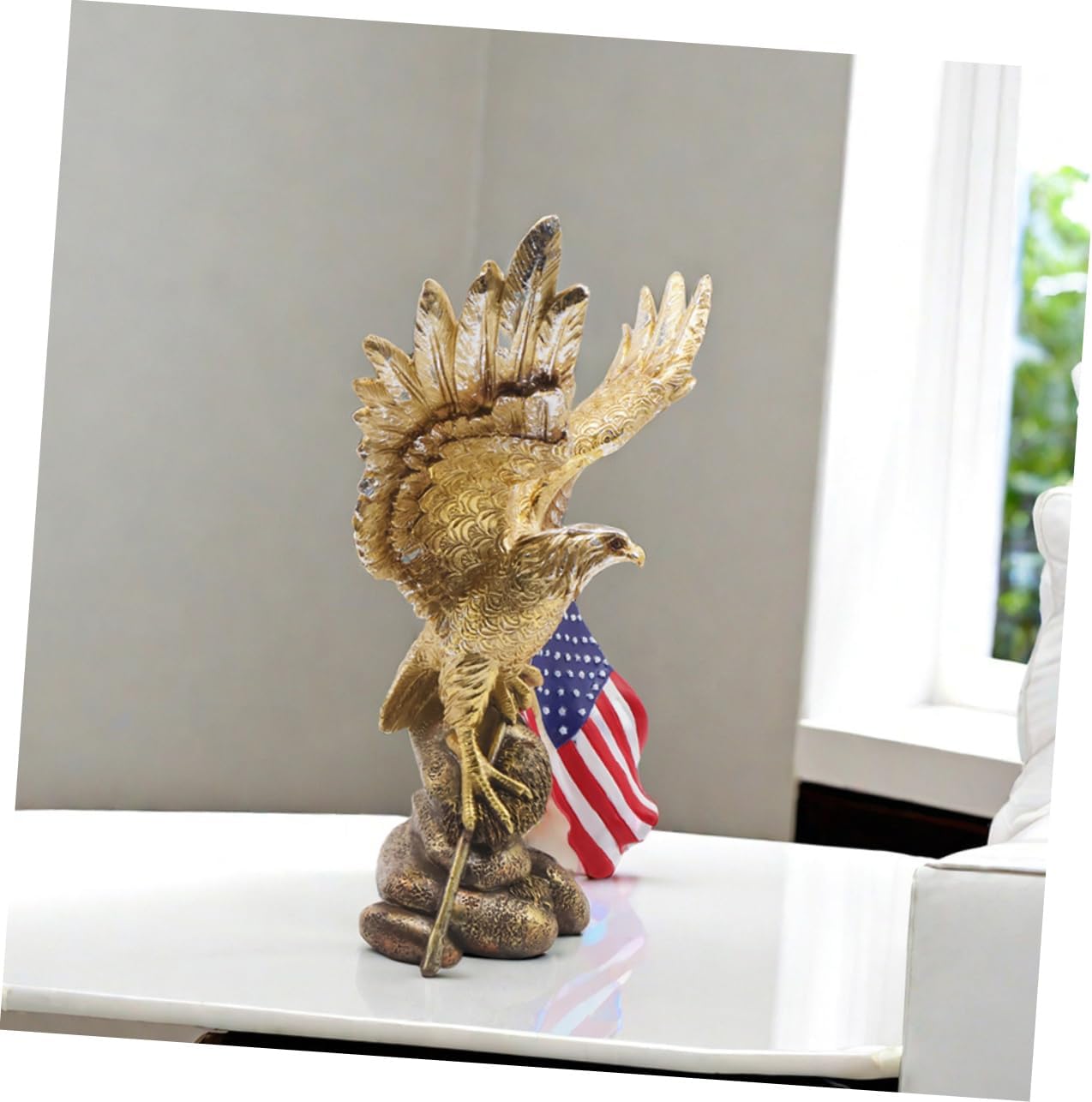 アメリカ国旗を持老鷹の彫刻 樹脂製デスクトップオーナメント オ