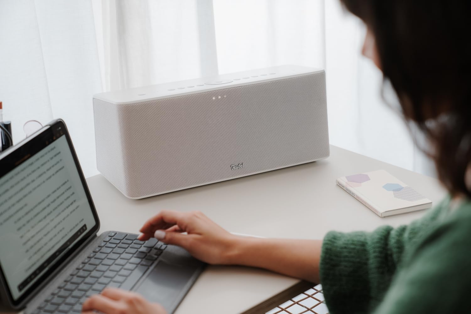 Teufel Diseño Home – Altavoz inteligente todo en uno – Altavoz Bluetooth portátil inalámbrico con WiFi streaming de música y batería, Airplay 2, Chromecast, potente altavoz multisala – blanco